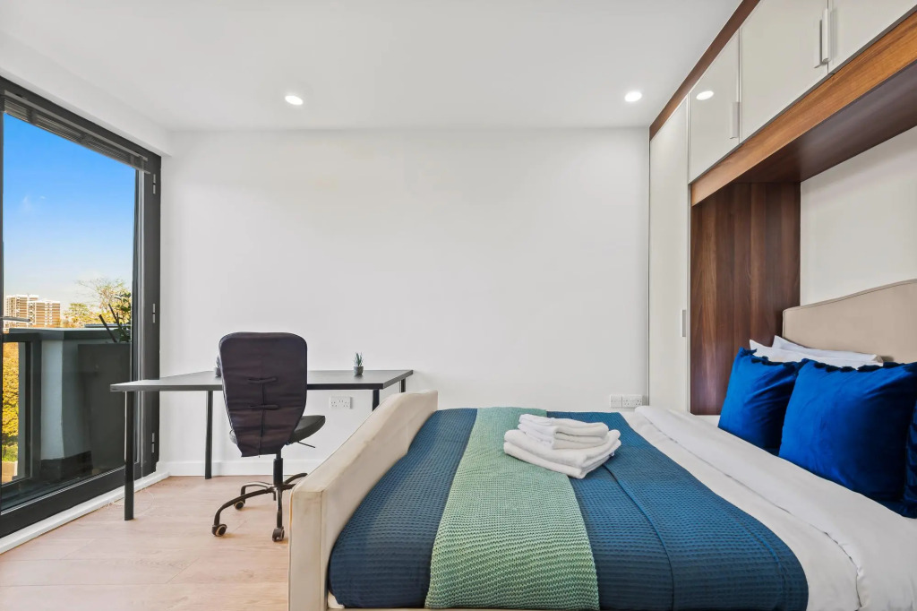 Three Bedroom Apartment in Hoxton