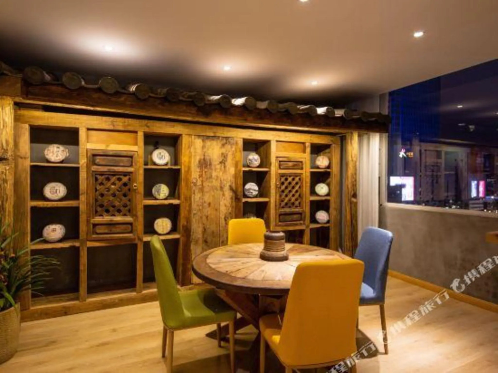 Juntang Hotel (Kunming Railway Station Joy City)