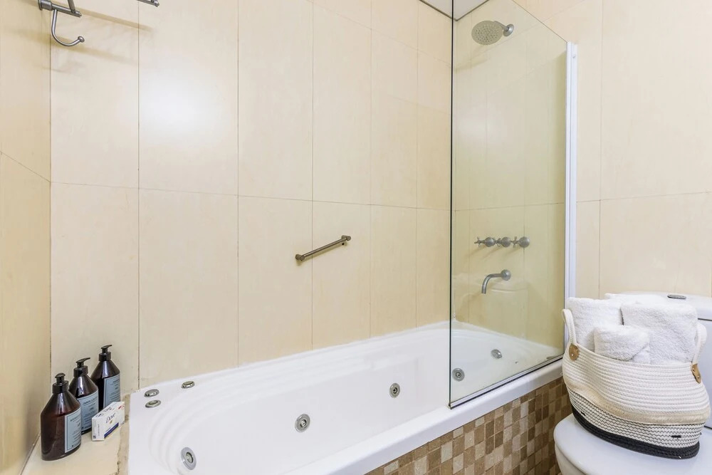2BR Family Apt Puente de la Mujer View