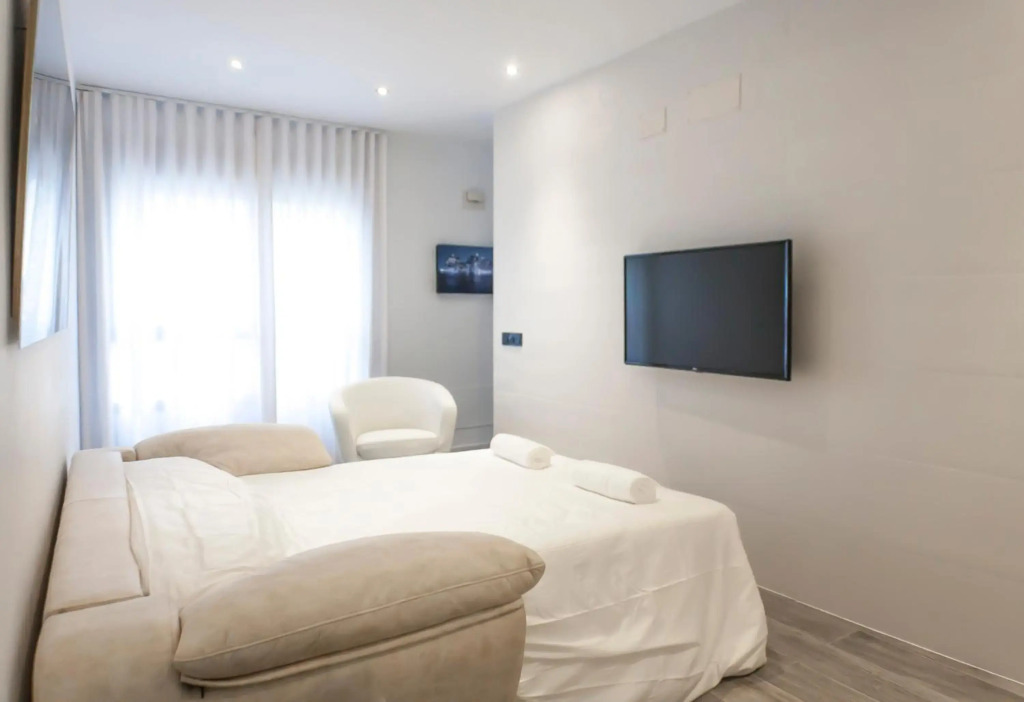 Goles Deluxe Suite by Valcambre