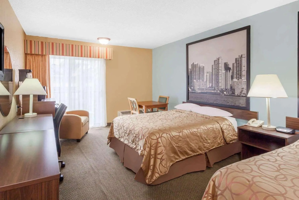 Super 8 Oceanside