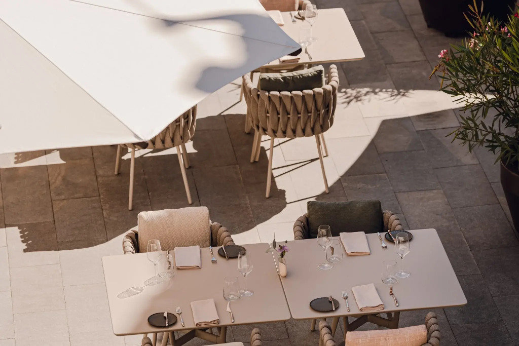Hotel Verte, Warsaw, Autograph Collection
