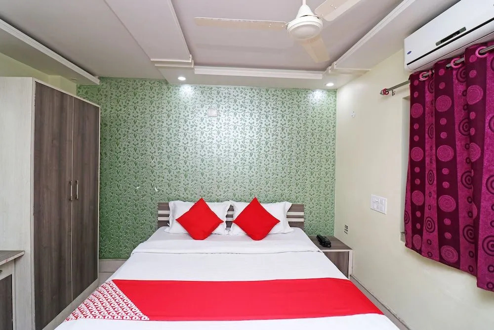 OYO 30163 Hotel Taj Palace