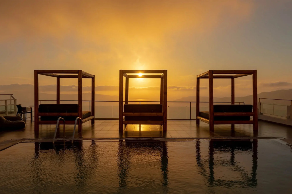 Gizis Cliffside Suites