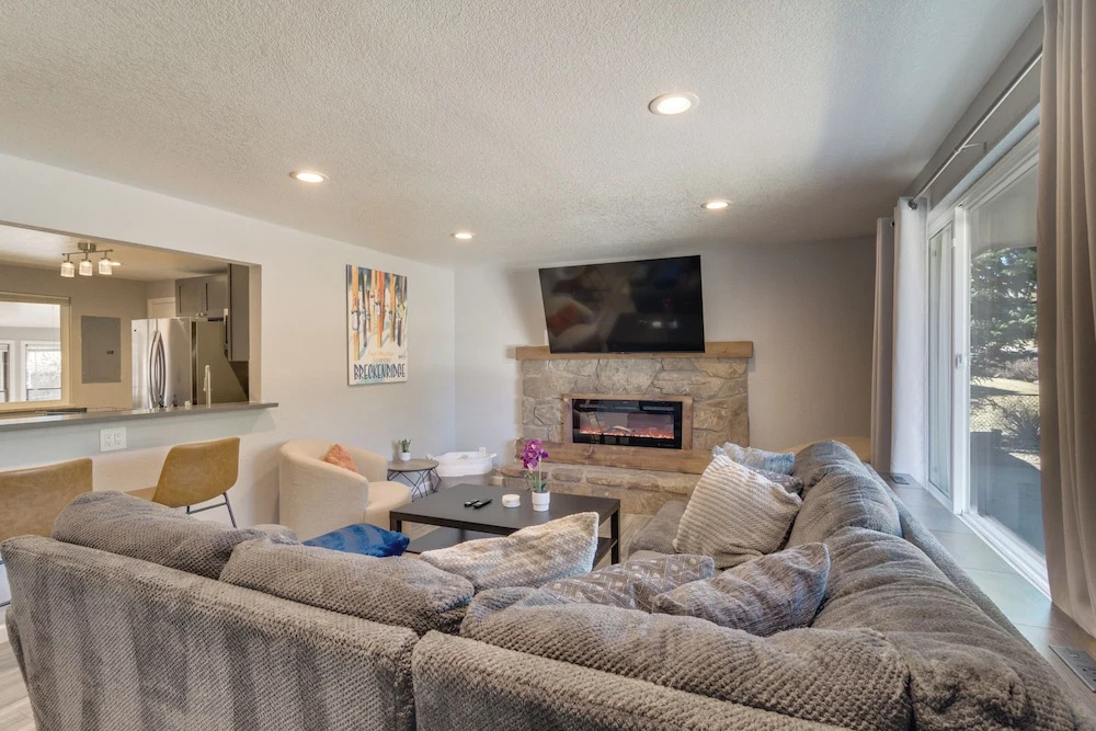 Bbq, Hot Tub, Patio, Sunroom + Games