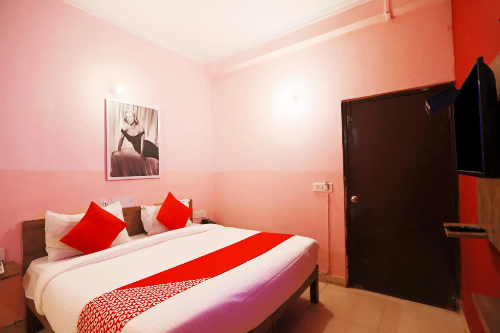 OYO 62899 Avni Residency