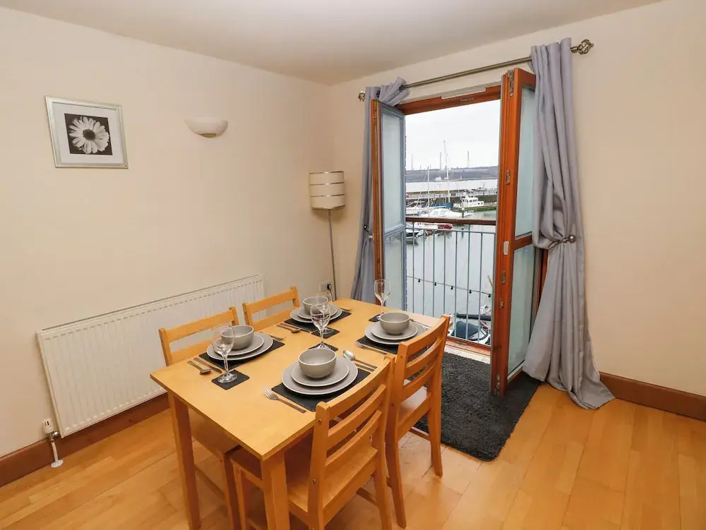 15 Sovereign House