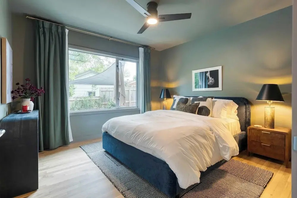 Modern Austin Home w/ Pool, Putting Green & Coffee Nook Townes Retreat by Avantstay