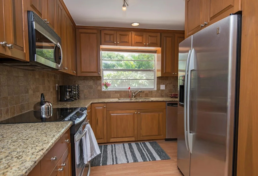 Woodridge - Private & Sanitized, Perfect for Social Distancing & Working From Home. Private Pool, Pet Friendly. Discounted During Pandemic. Super-host Support