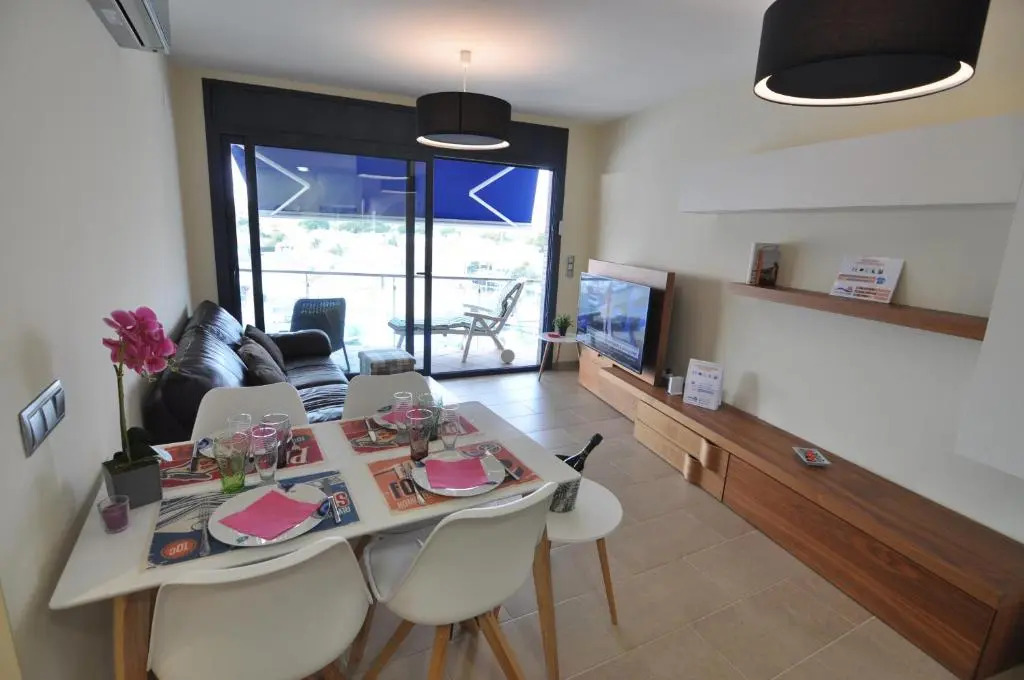 RNET - Apartments Roses Port Trebol