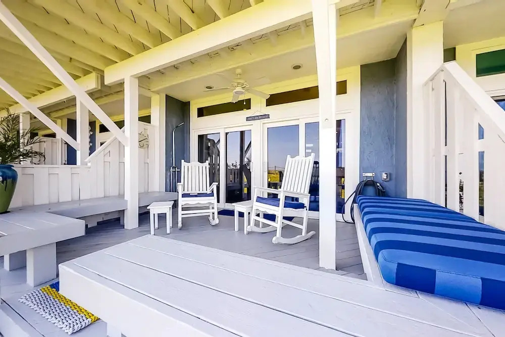 Oceanfront Townhouse With Ocean Views, Central AC, Wifi, & Outdoor Pool