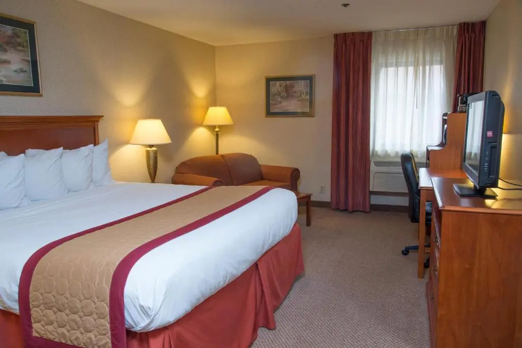 Carlton Lodge Hotel and Suites
