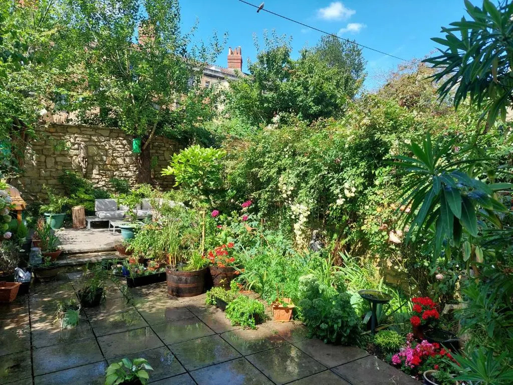 Grade 1 Maisonette, 2 Bedrooms, Very Central