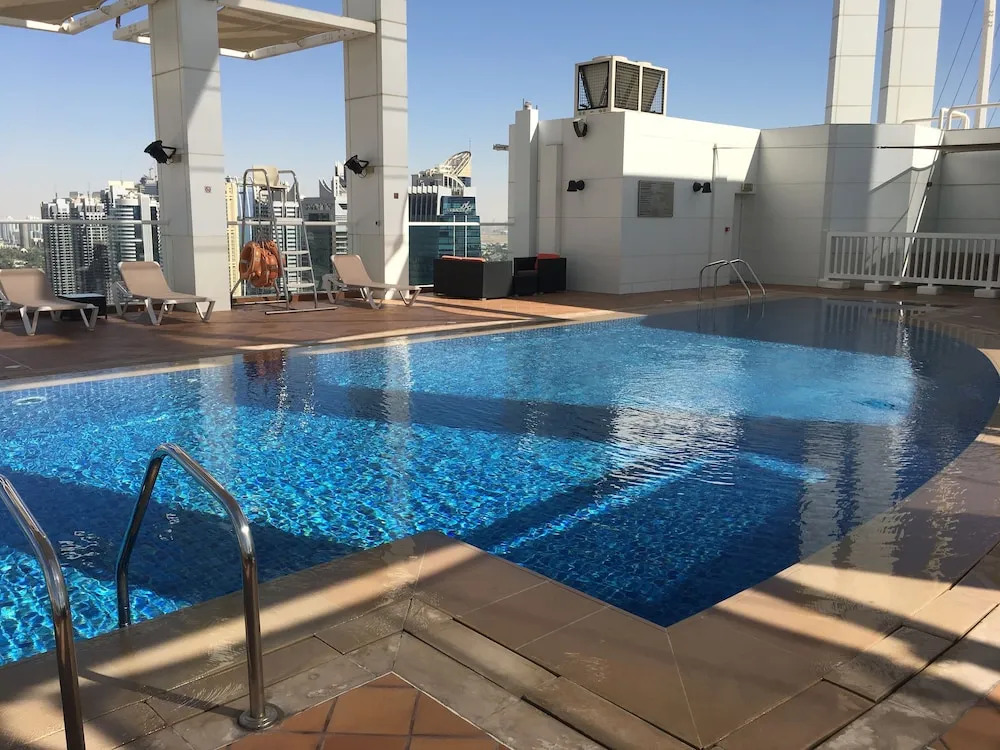 La Riviera Raine & Horne Holiday Homes