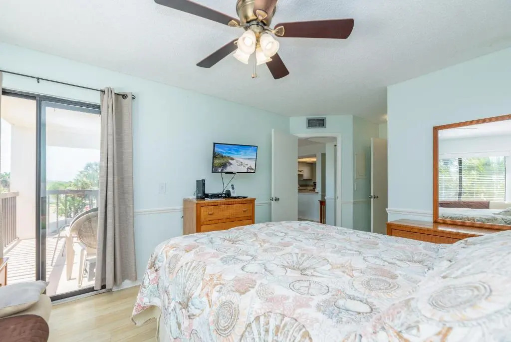 Ocean Village Club N33