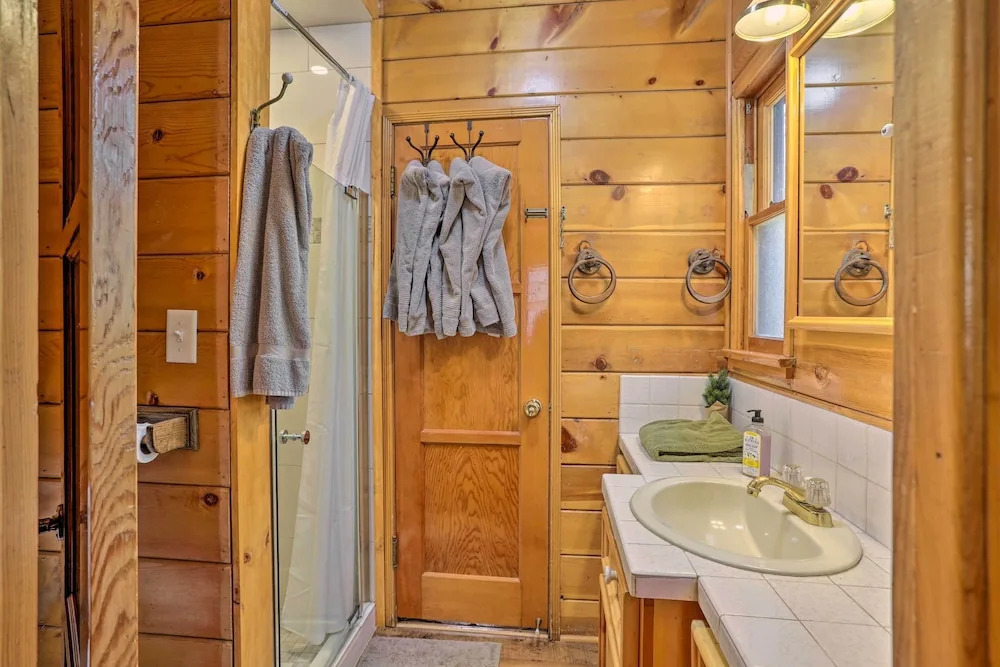 Big Bear Lake Cabin ~ 4 Mi Snow Summit Ski Resort
