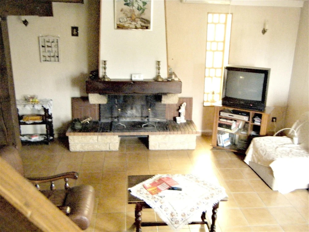 House With 3 Bedrooms in Corbère-les-cabanes, With Enclosed Garden and