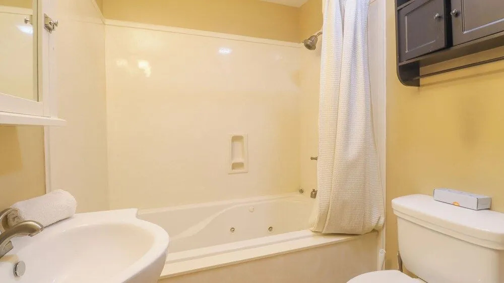 Delightful 2-bedroom, 1-bath Home Near Biloxi's Scenic Back Bay