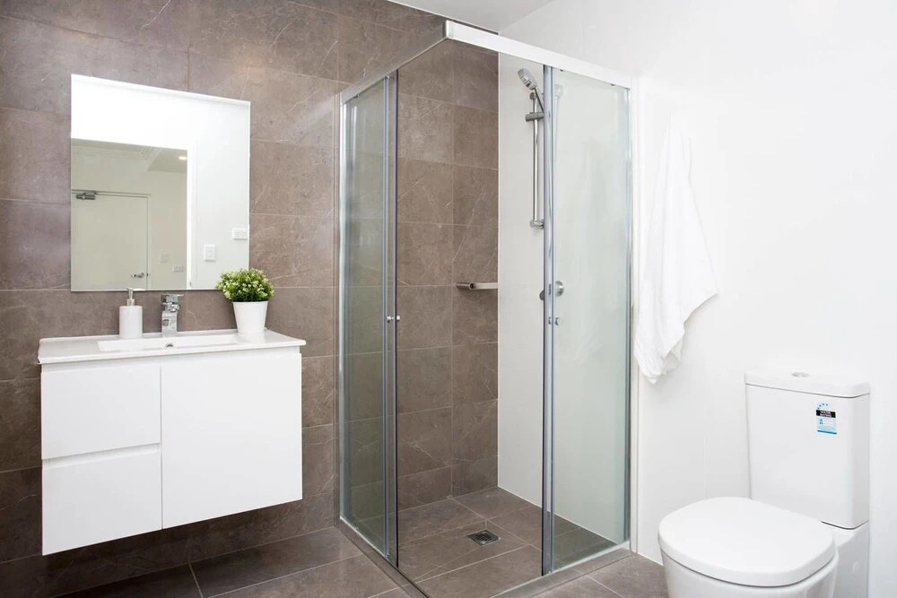 Designer Executive Apartment + Parking near Train