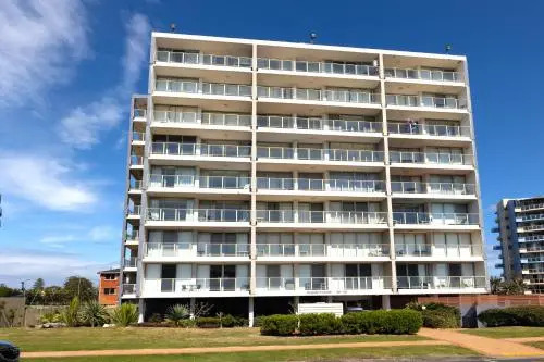 Ebbtide, Unit 17, 2-6 North Street