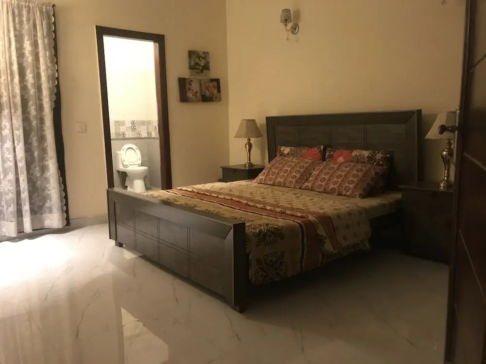 1 Bed House - Sleeps 2 - Pets - Parking - Wifi