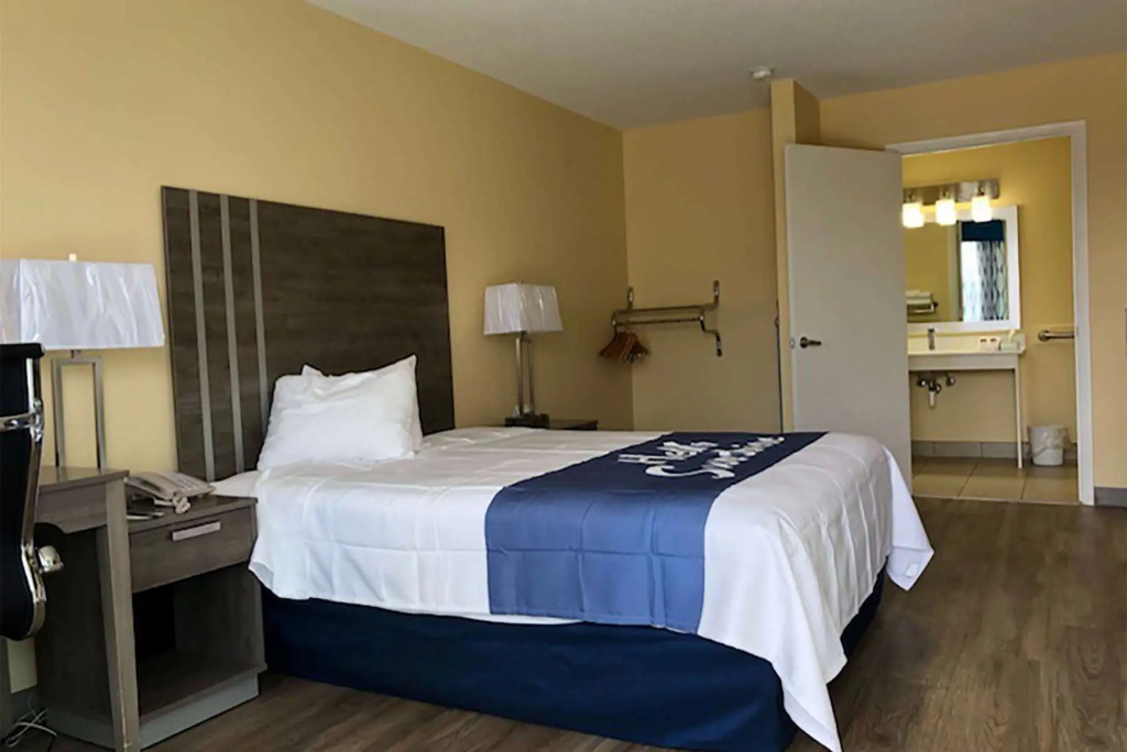 Days Inn by Wyndham Cape Carteret