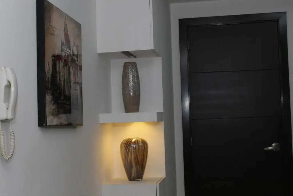 A2J Luxury 1BR BGC Balcony Suite Near BurgosCircle