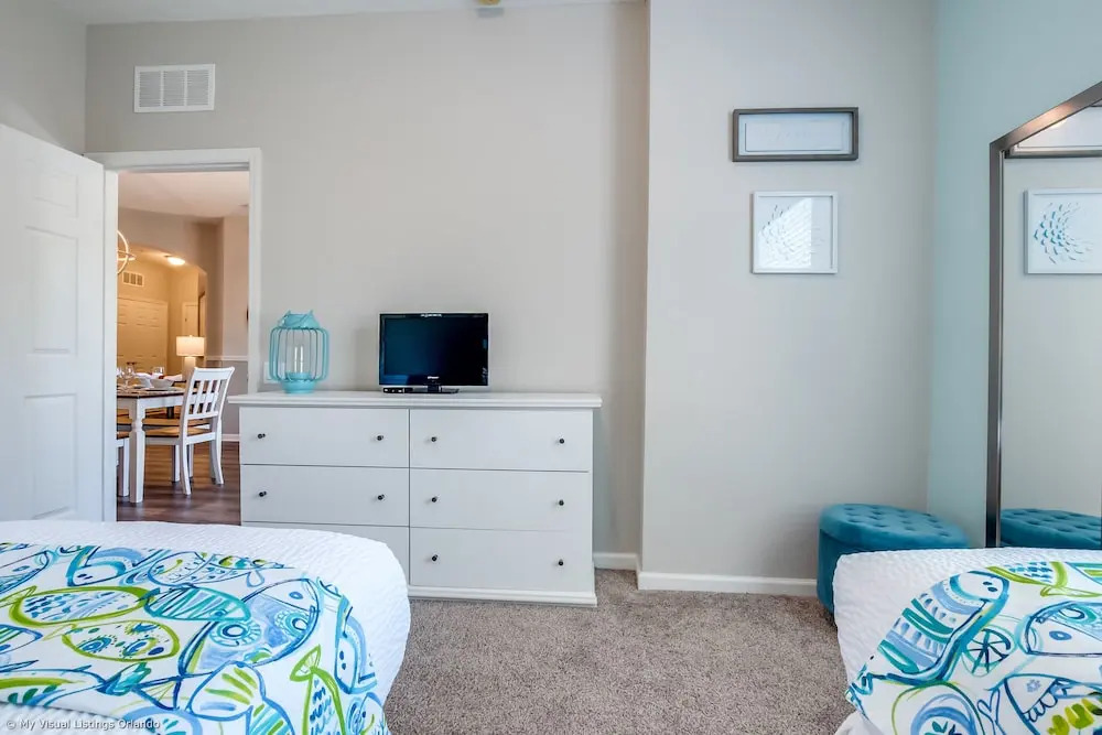 Spacious Vista Cay Condo, near Resort Pool