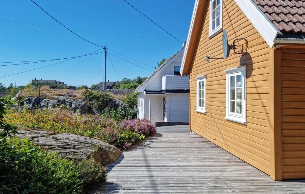 3 Bedroom Beautiful Home In Flekkerøy