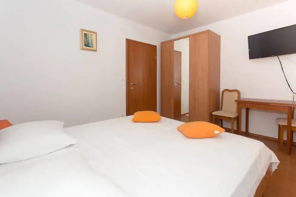 Charming Apartments With Private Balcony and City View Seget Donji