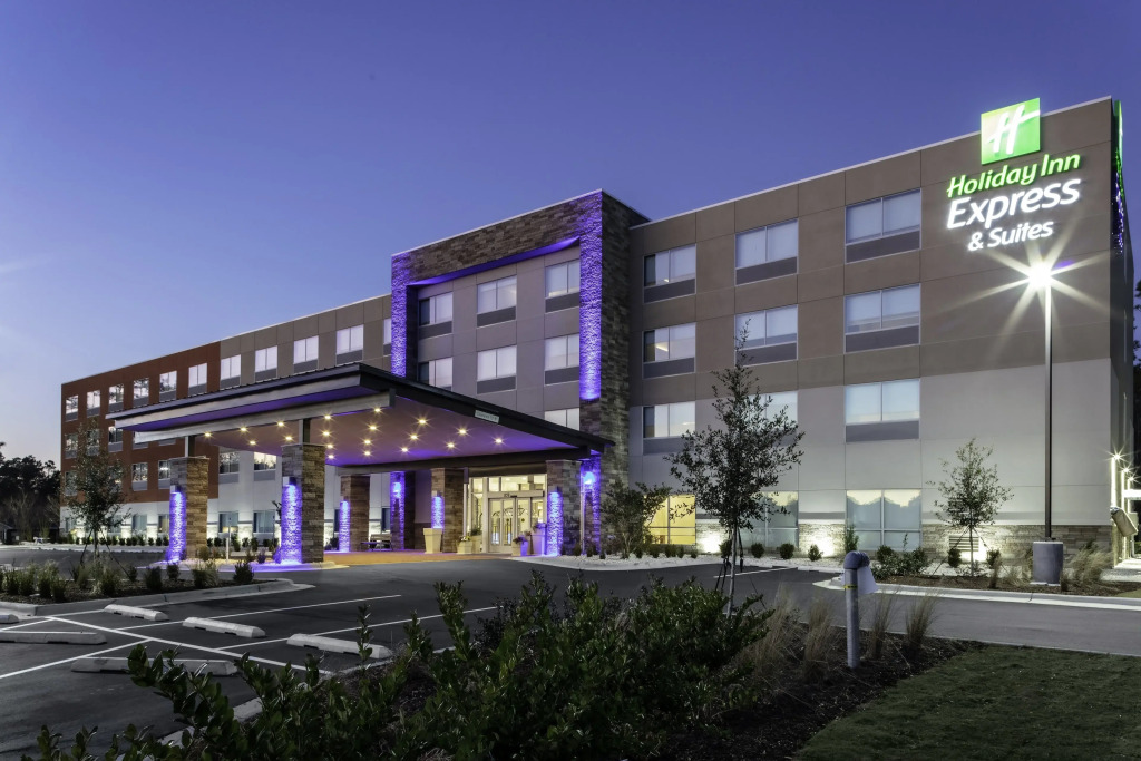 Holiday Inn Express & Suites Wilmington West - Medical Park by IHG