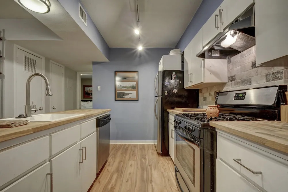Austin Condo in Hip Travis Heights - 1 Br condo by RedAwning