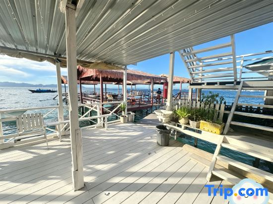 Vera Lavu Water Villa (24-Hour Chinese Housekeeper Service & Unlimited Snorkeling)