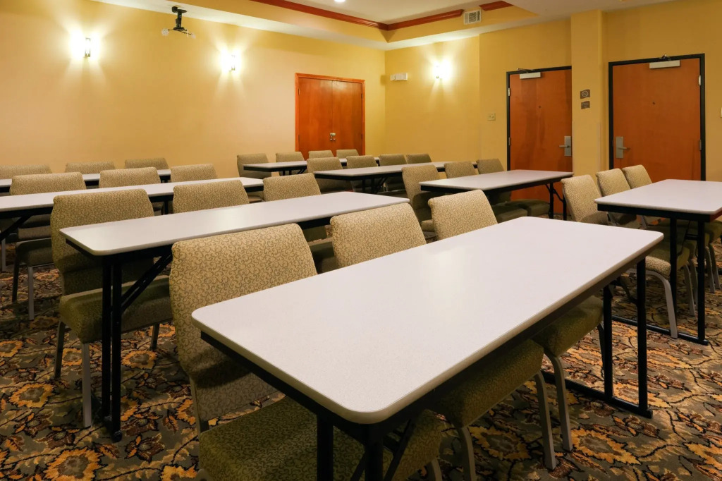 Holiday Inn Express Hotel and Suites Fairfield-North by IHG