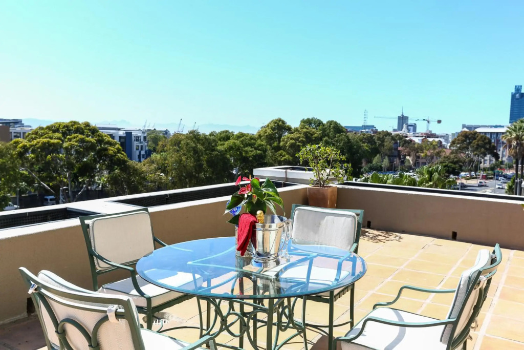 Incredible Green Point Apartment near V&A and the stadium!