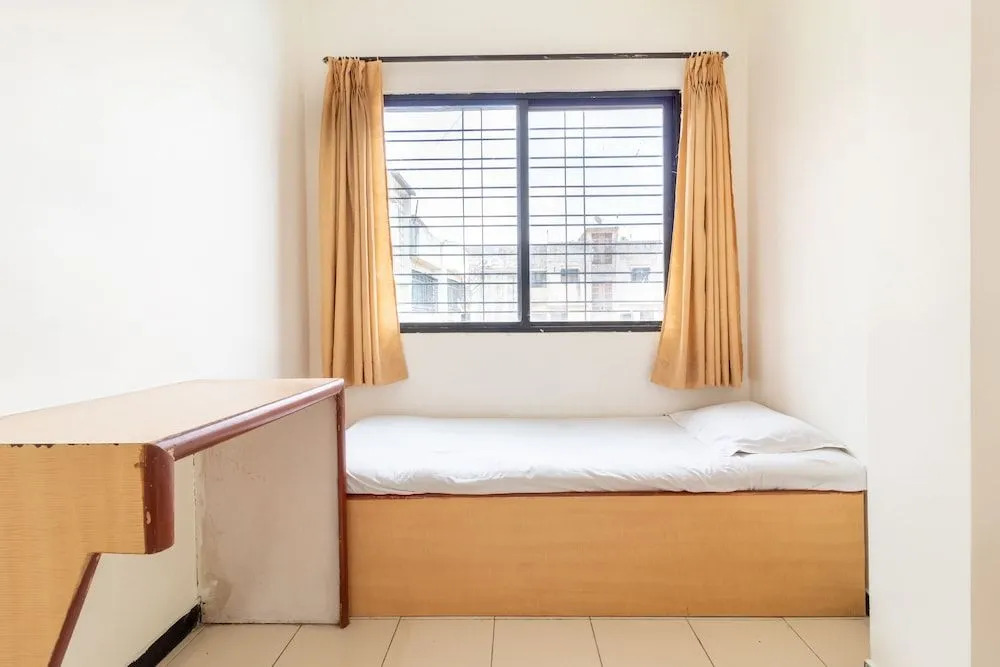 SPOT ON 37458 Hotel Rahi