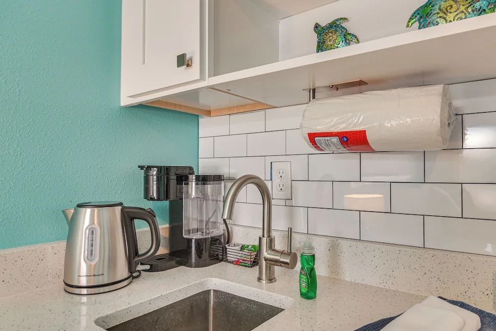 Madeira Beach Studio: Walk to John's Pass!