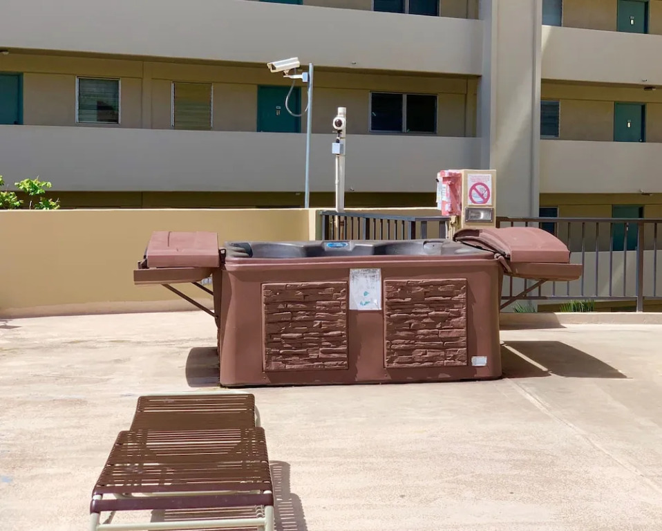 Hawaiian Monarch 1804 Condo by Redawning