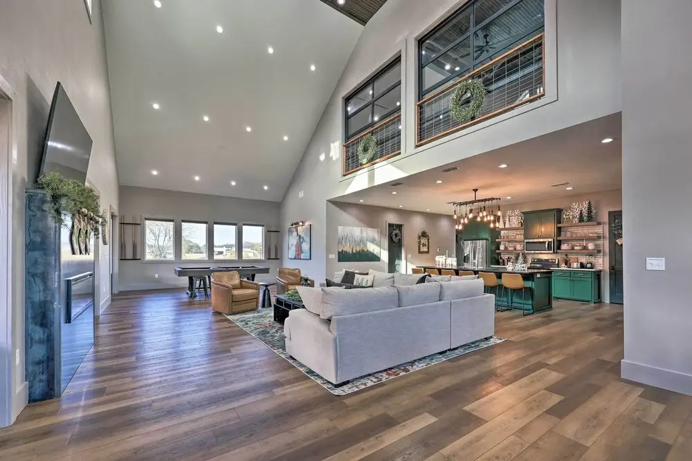 Lavish Riverfront Escape w/ Gas Grill