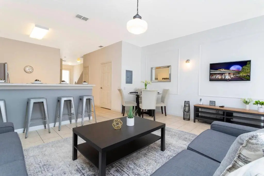 Beautiful Windsor Palms townhome newly furnished 2383