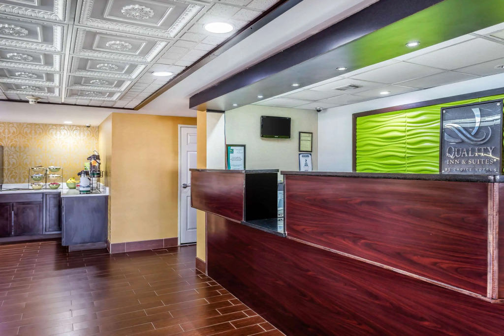 Quality Inn & Suites near Robins Air Force Base