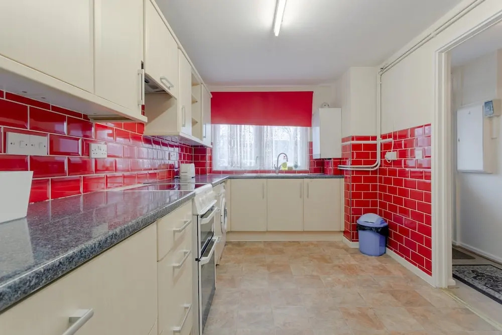 Spacious 2 Bedroom House in Bow