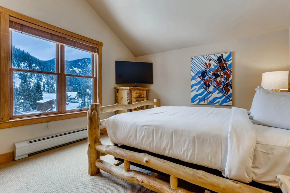 Newly Renovated, 4br Red Hawk Townhome 2338- Kids Ski Free 4 Bedroom Townhouse