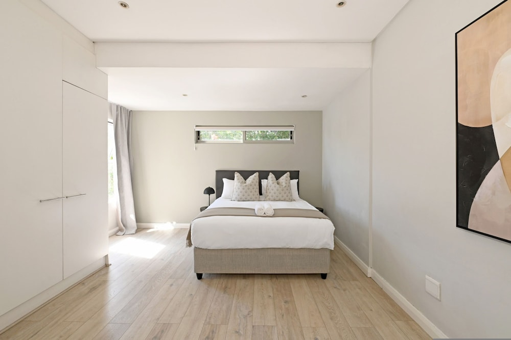 5 Bed House Pool Fresnaye Sea Point