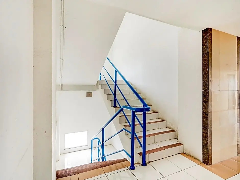 OYO Flagship 90087 Apartment Menara Rungkut 2