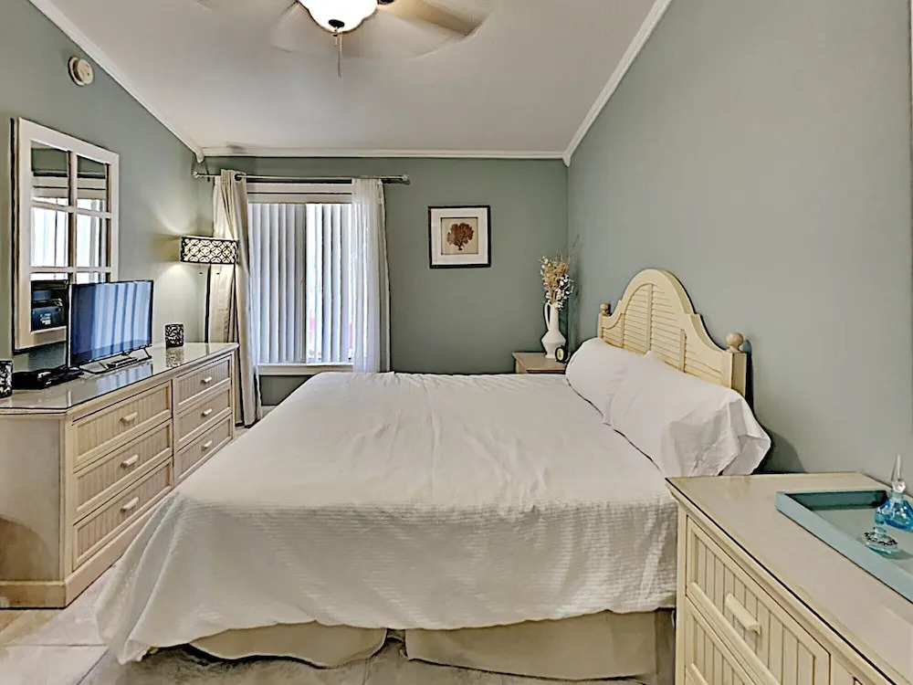 Sand Dollar East #201