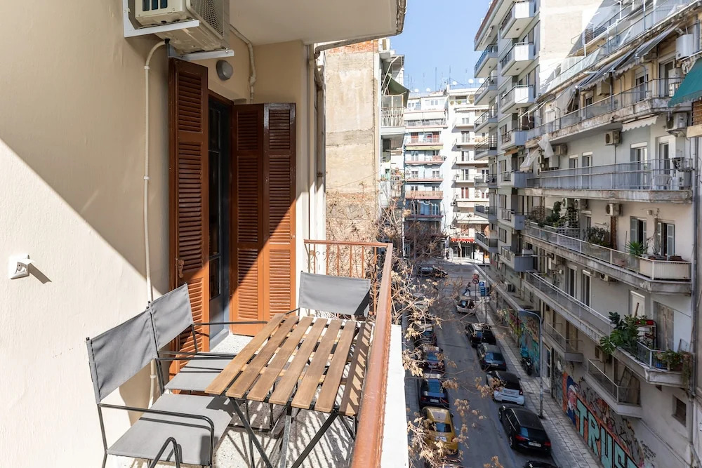 Vista by halu' Spacious City Centre Home