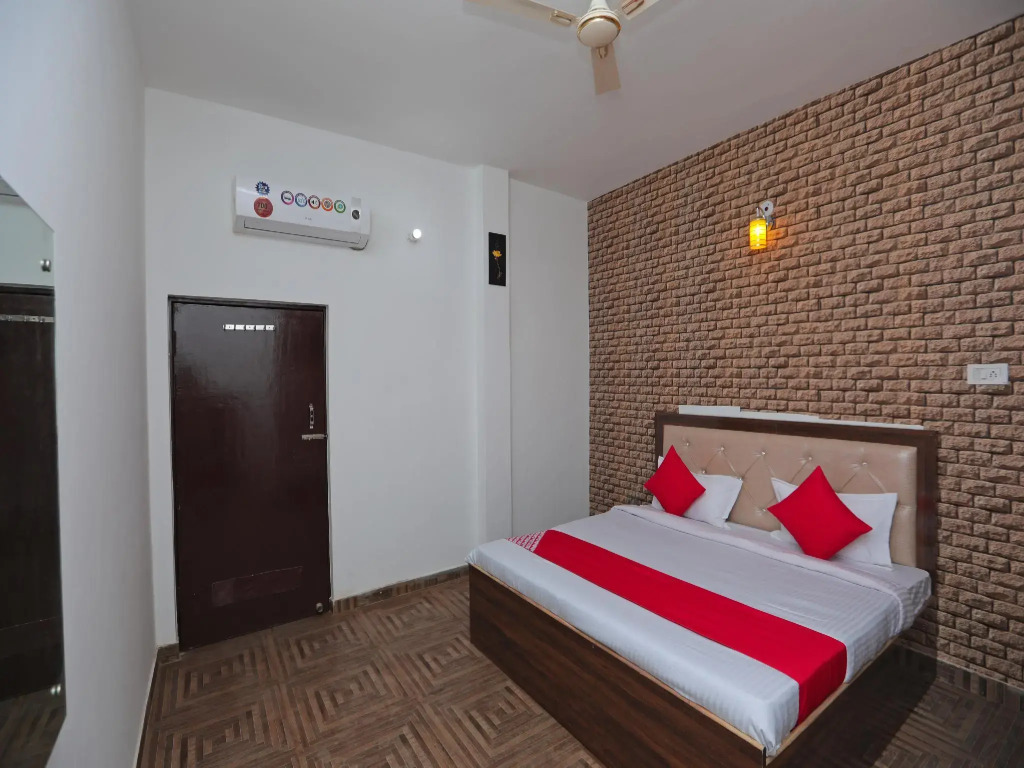 The King Palace Family Hotel by OYO Rooms