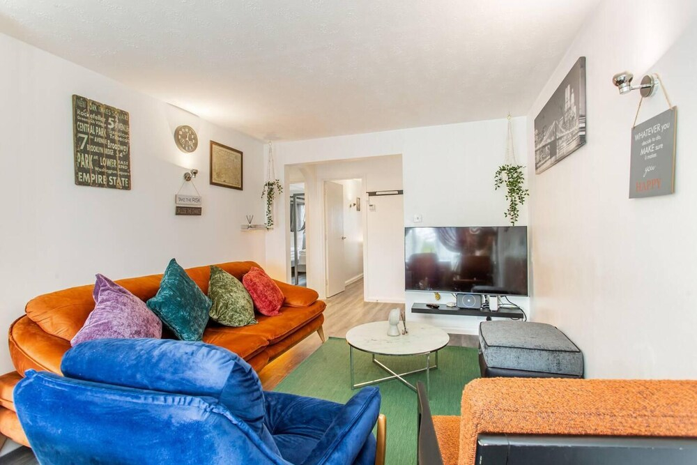 Immaculate 2-bed Apartment in Dagenham