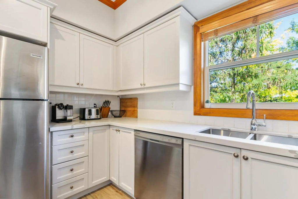 220 Snowbridge w/ Free Shuttle to Village